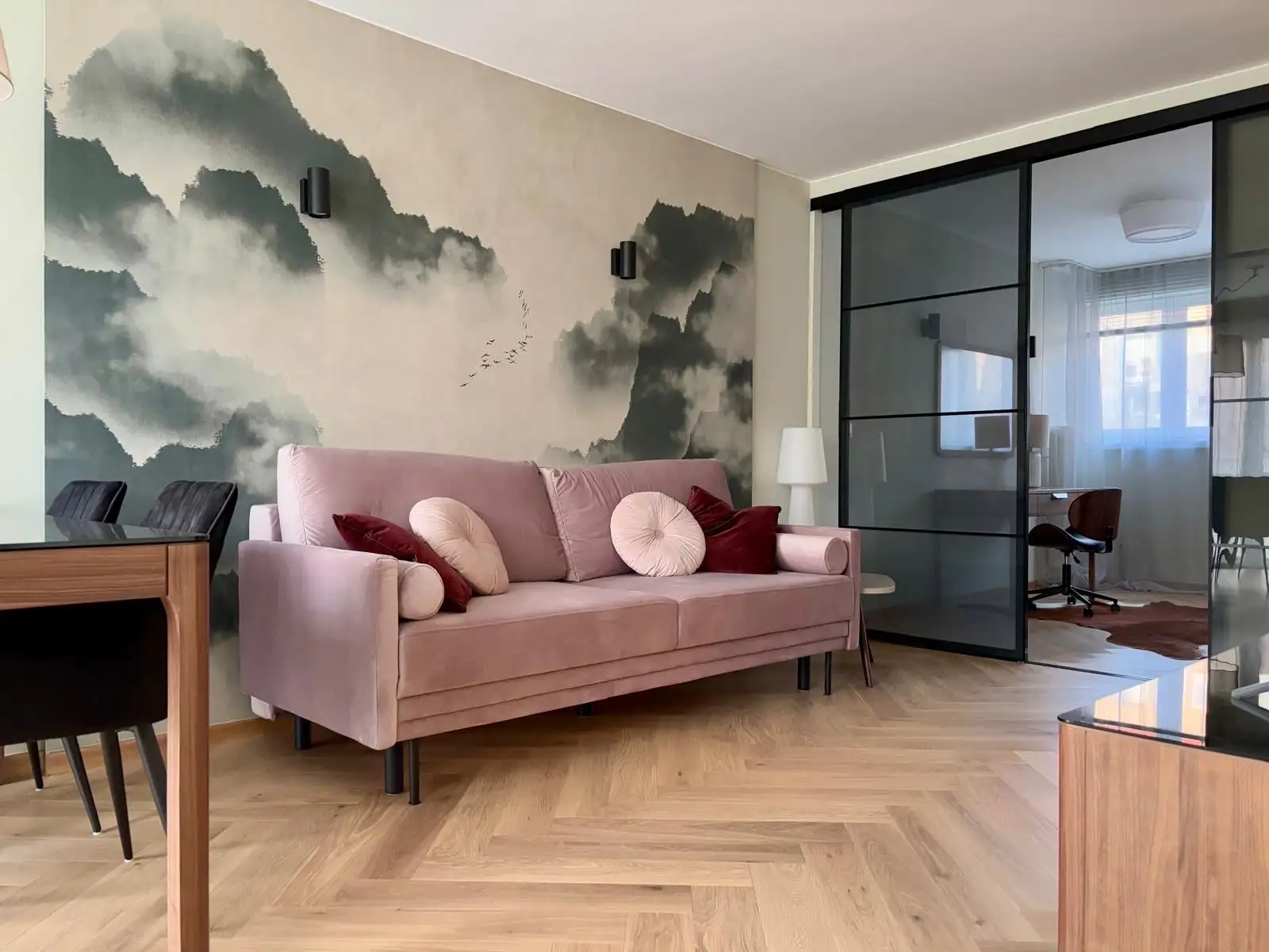 Nowoczesne wnętrze mieszkania ze stylowym salonem